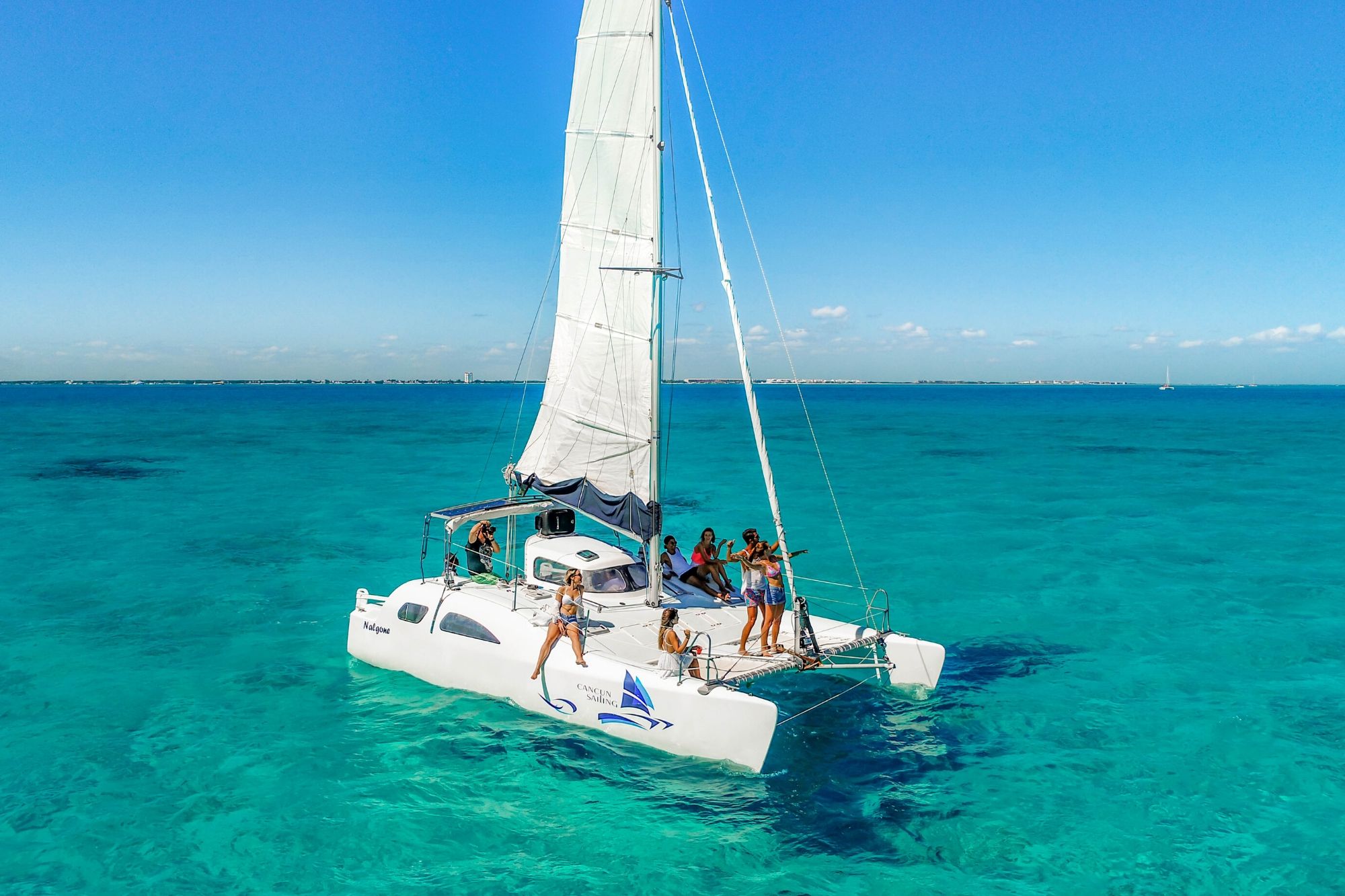 Tour privado a Isla Mujeres en catamarán Nal Gone para 13 Personas